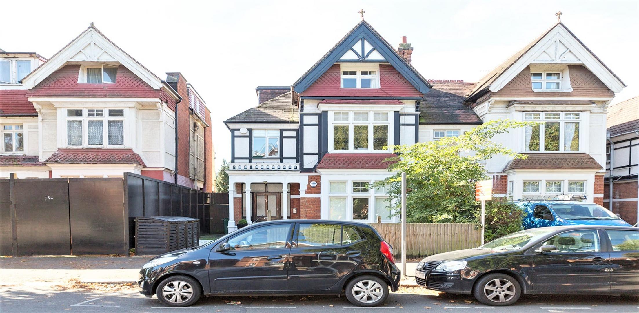 Modern Apartment Park Avenue, Willesden Green
